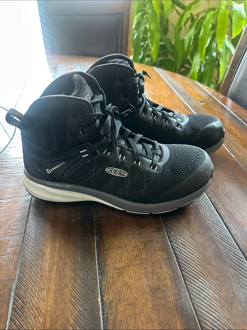 Keen Men's Black High-Top Utility Boot with Carbon Toe